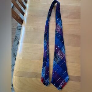 El Rico’s tie